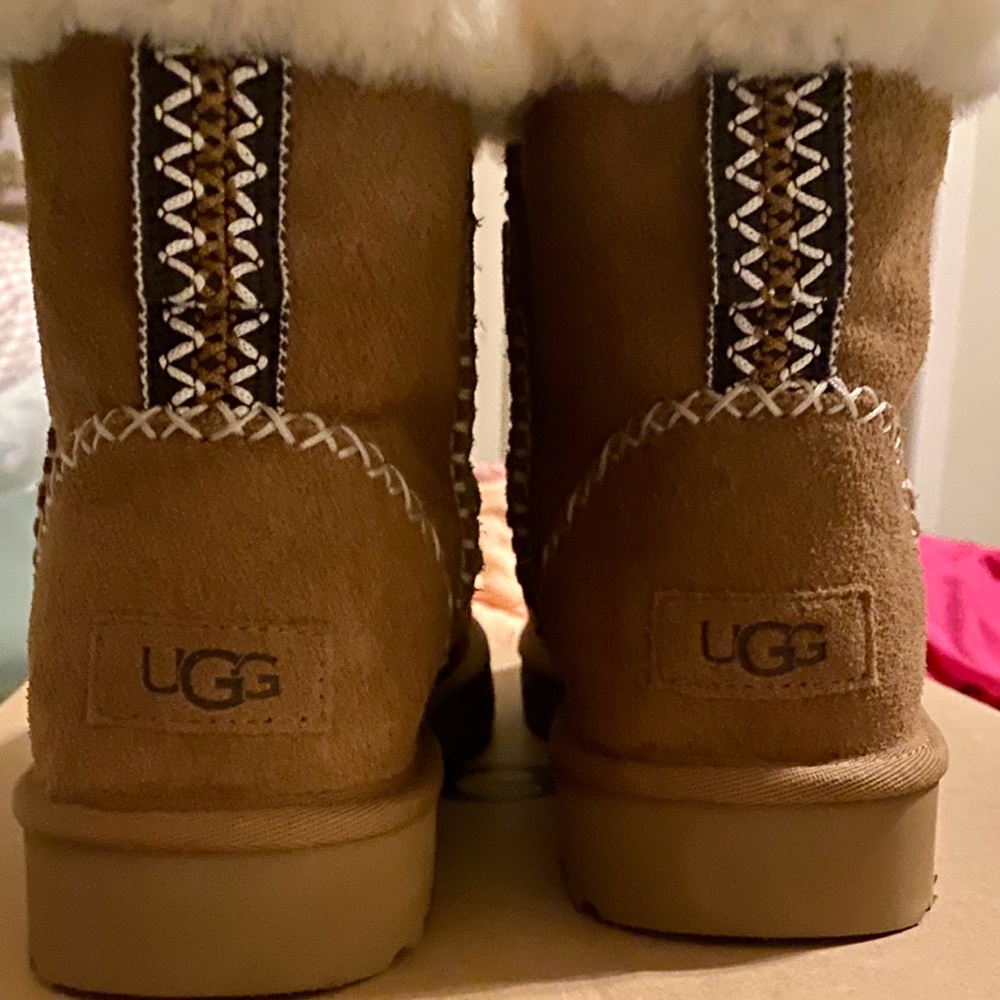 Brand New In Box Classic Mini Alpine Ugg Boots Size 9 in Chestnut - Picture 3 of 16